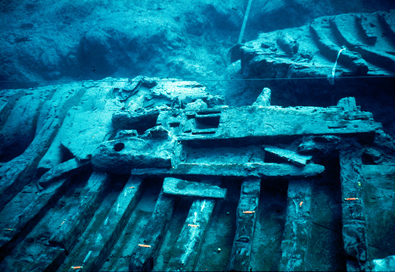 Kyrenia_wreck_DOwen-Sept69-54_mast-step-dtl