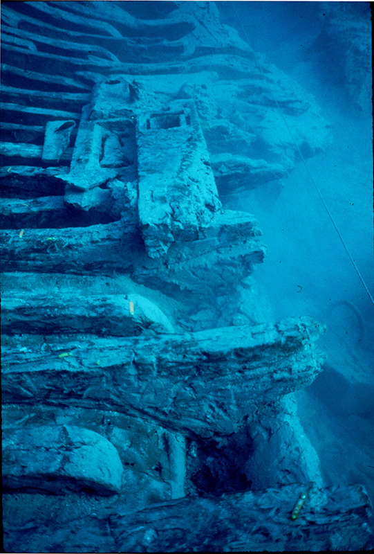 Kyrenia_wreck_DOwen69-13_mast-step-vw